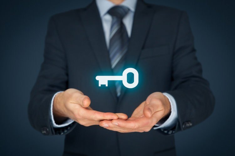 captive insurance man holding key showing captive insurance formation is easy